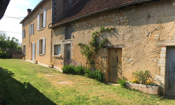 Coulaures Cabaña | Gite Coulaures, 4 bedrooms, 7 persons