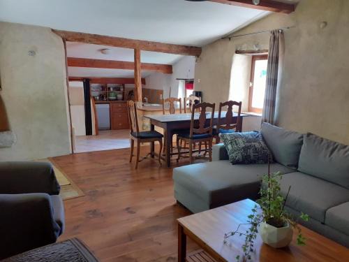 Ponet-et-Saint-Auban Apartamento | Gite De Pascal Et Virginie