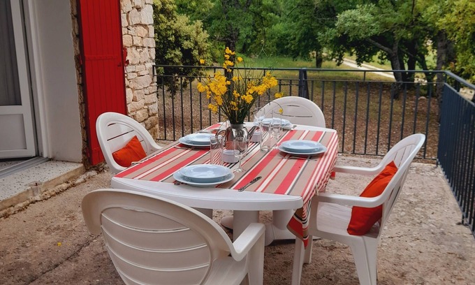 Murs Casa | Gite des Vergiers 3* let yourself be seduced by the light and serenity of the setting
