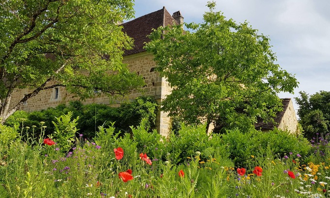 Domme Cabaña | Albergue Dordogne, 5 habitaciones, 5 baños para 9 personas. Encanto y espacio.