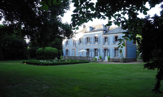 Saint-Sauveur-Marville Cabaña | Gite du parc de la clef in the park of chateau de marville