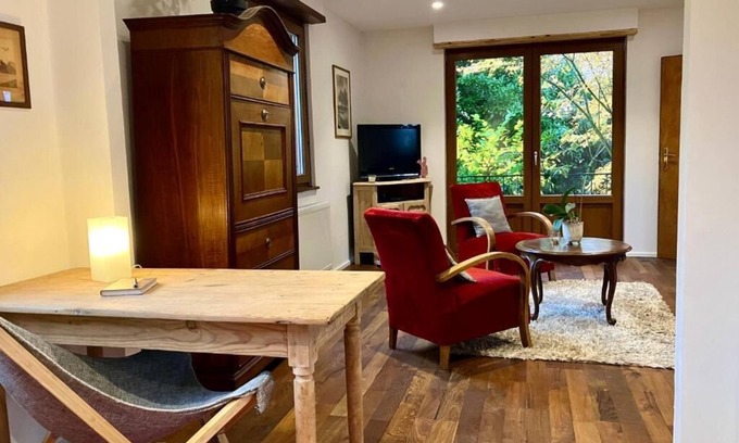 Bischwiller Apartamento | Gite du ried, quiet accommodation surrounded by greenery.