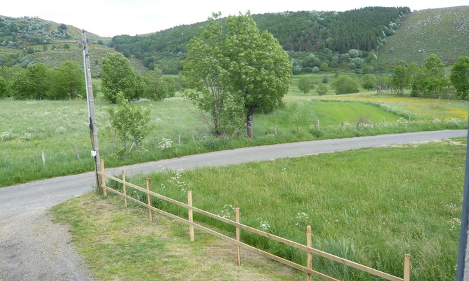 Fraissinet-de-Lozere Casa | Gîte du Serre una casa en el campo para familia numerosa