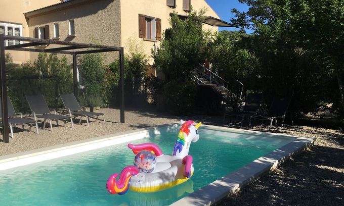 Malaucene Cabaña | Gîte d Elena Una encantadora casa de campo con piscina privada a los pies del Mont Ventoux