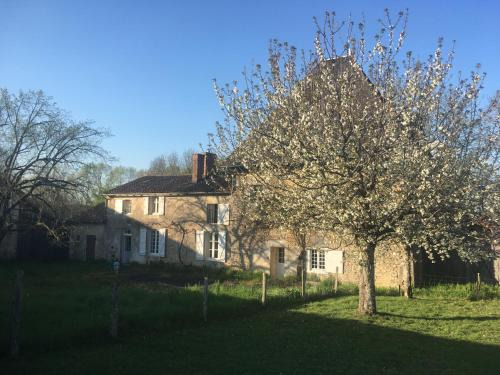 Jousse Casa | gite en pleine campagne au bord de la rivière