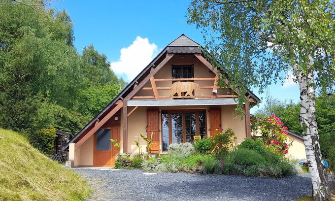 Ossun-ez-Angles Chalet De Esquí | Gîte in a small village perched on a pièmont ridge in the heart of the Pyrenees.