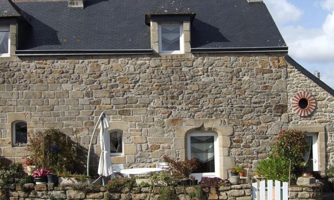 Douarnenez Casa | Gîte in character house, quiet, between sea and countryside, sleeps 5