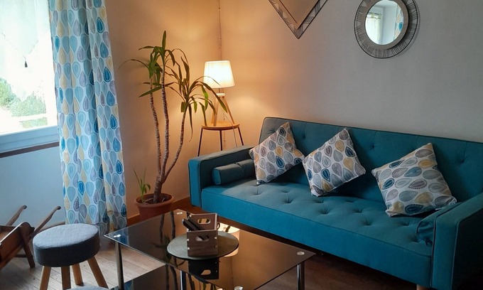 Magny Casa | Meluzine tranquila con vistas y un sonido hermoso y relajante: el río.