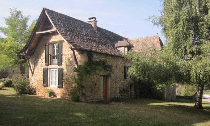 Salles-la-Source Casa | gîte "le pigeonnier" en el campo entre Rodez y Conques