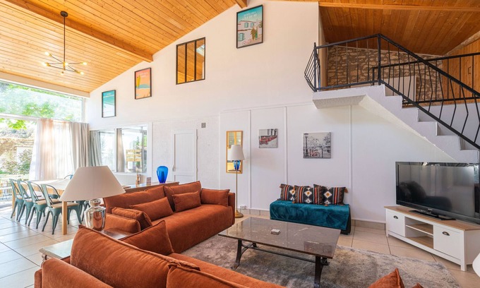 Saint-Romain-de-Benet Cabaña | Casita de campo 'Gîte Le Sun House' con piscina compartida, terraza privada y Wi-Fi