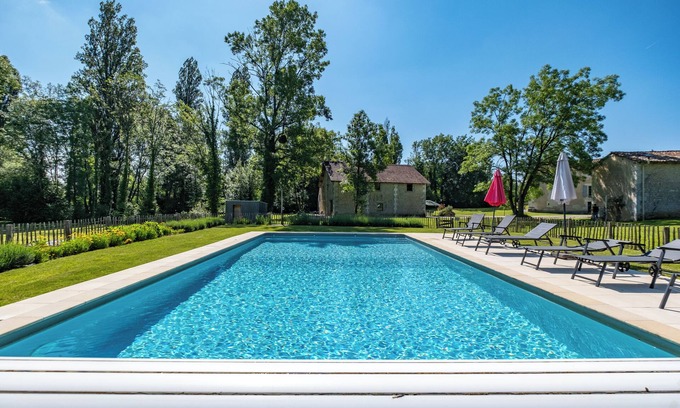 Chassaignes Casa | "Gîte Les Chouettes" con piscina compartida, terraza privada y Wi-Fi