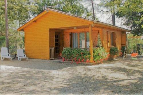 Auriac-du-Perigord Chalet De Esquí | Gite les Pins - les gites des hauts de vialot