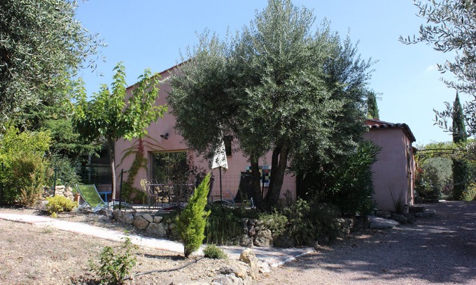 Flayosc Cabaña | Casa rural situada en una guardería, muy tranquila y plantada con gran piscina privada.
