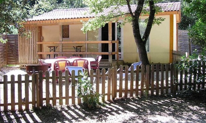 Vers-Pont-du-Gard Chalet De Esquí | Gite Marius Vers Pont du Gard en Provence, river and swimming pool