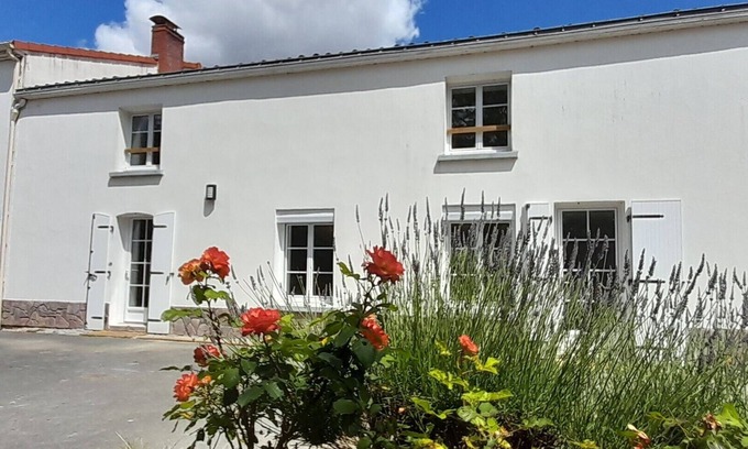 Le Poire-sur-Vie Casa | Gîte Ô Pré'Vert. Gite for up to 15 people.