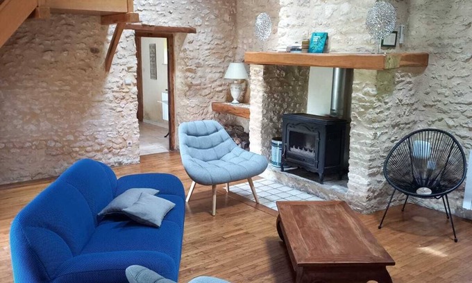Sainte-Foy-de-Longas Casa | Gîte Périgord with swimming pool and nature view, Pets welcome!