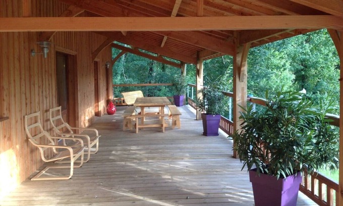 Les Artigues-de-Lussac Casa | GITE PLACER DE ROBLE 2