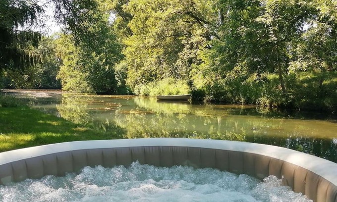 Bruges-Capbis-Mifaget Casa | Gite Pyrénées pleine nature jacuzzi 4/5 pers.