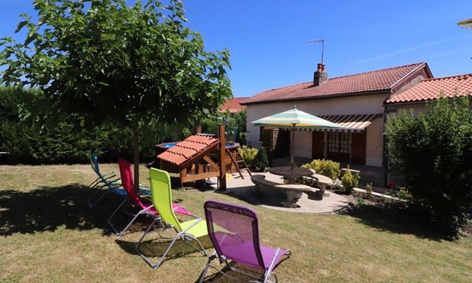 Saint-Santin-de-Maurs Cabaña | Gite Saint-Santin-de-Maurs, 3 bedrooms, 6 persons