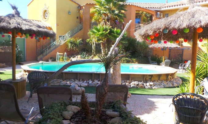 Argeles-sur-Mer Villa | Gite saint julien con terraza en la planta baja con piscina y juegos.