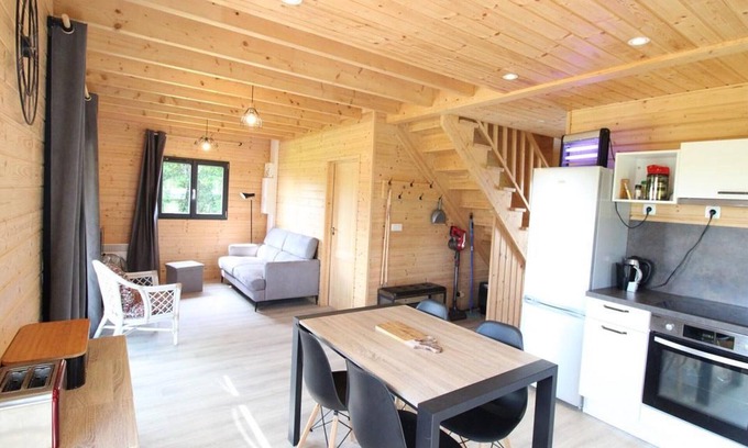 Teissieres-les-Boulies Cabaña | Gite Teissières-lès-Bouliès, 3 bedrooms, 6 persons