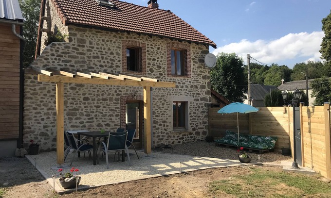 Ceyroux Casa | Gite w/ Private Lake - 80Acres/NatureTrails/PetsOK