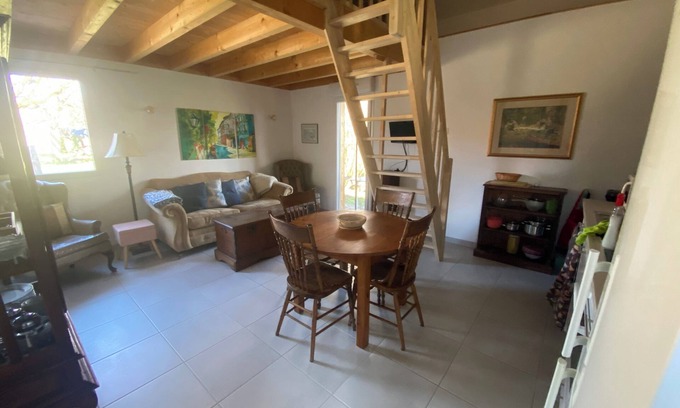 Valojoulx Apartamento | Gite Wildflower Lane, 4k to Montignac Lascaux, fly screens