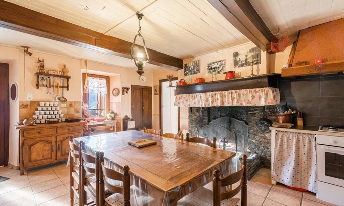 Thebe Casa | GÎTE con gran chimenea - vistas a los Pirineos - Wifi gratuito