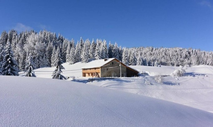 Les Moussieres Casa | Gîte with panoramic view - Haut-Jura Natural Park