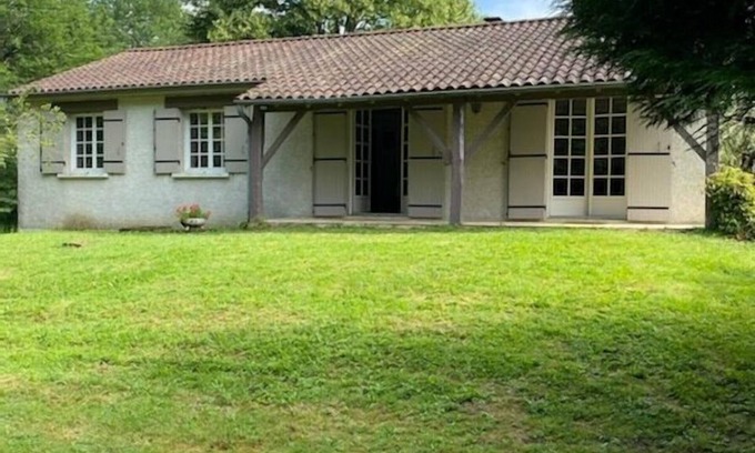 Chalais Casa | Casa rural con estanques en verde Perigord