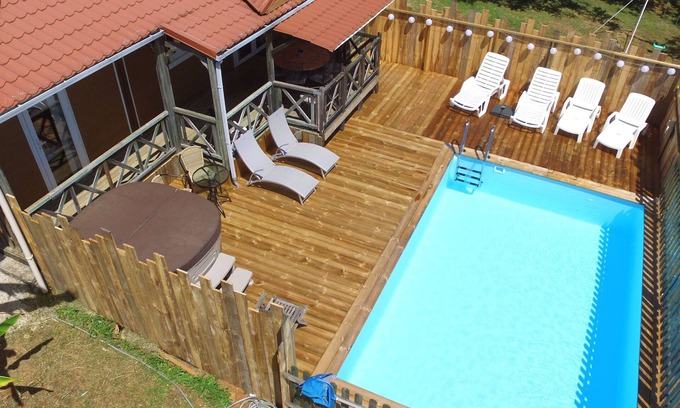 Aubas Chalet De Esquí | Cómoda cabaña para 6 personas con piscina privada