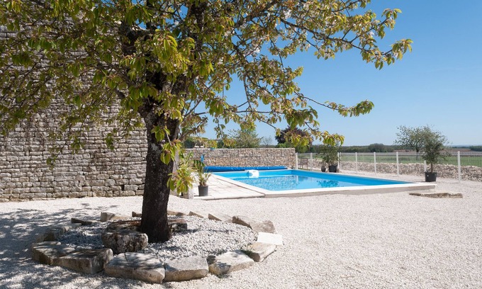 Echallat Cabaña | 4 Star Cottage de lujo para 6 personas, piscina climatizada, cerca de Cognac y Angulema