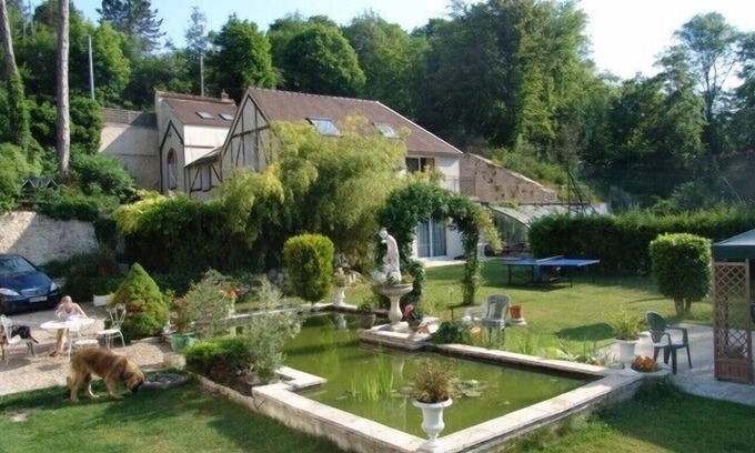 Montigny-sur-Loing Apartamento | Casas rurales entre el bosque de Fontainebleau, a lo largo del río con acceso a tenis y piscina