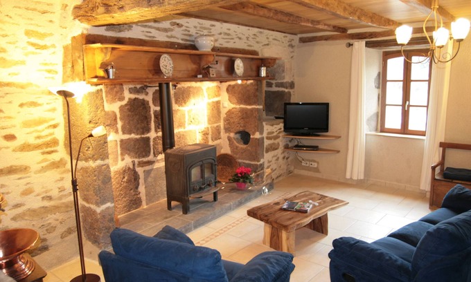 Arpajon-sur-Cere Casa | FOREST GITES: BIRCHES