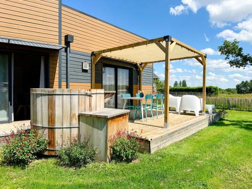Mosnes Casa | Gites-domainedupin, cottage Bain Nordique PRIVÉ
