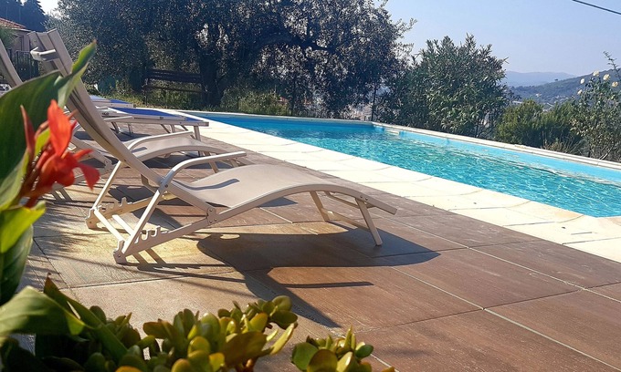 Imperia Villa | Apartamento Giulia en Villa con jardín, aparcamiento, piscina cubierta compartida
