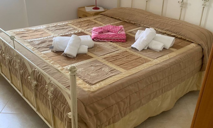 Vico del Gargano Apartamento | Apartamento Giulietta con vista al mar y jardín con mascotas permitidas