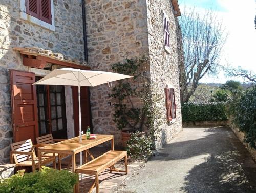 Poderi Apartamento | GiuMa Tuscany Historic Country House with Patio near Saturnia Spa