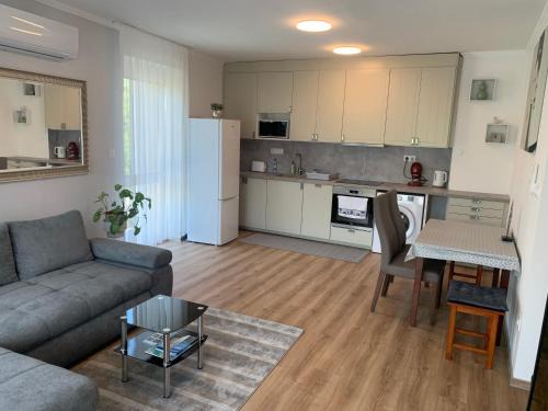 Balatonalmadi Apartamento | Gizella Apartman