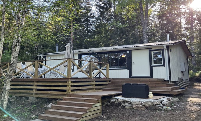 Orebro County Cabaña | Gläntan. Mysigt Nyrenoverat Boende med Idealisk Skog och Stadsläge!