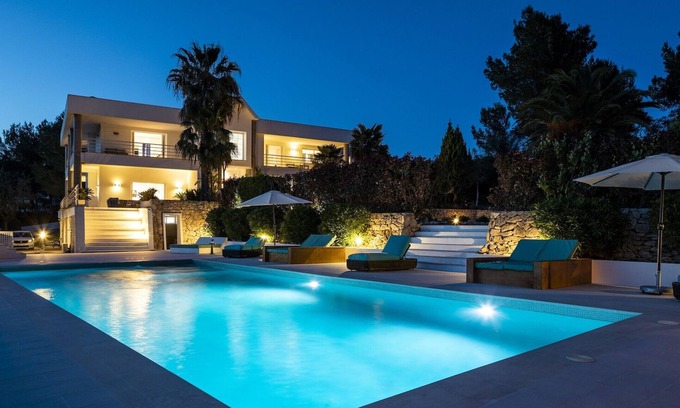Santa Gertrudis Villa | Glamorous Ibiza Villa | Can Diaz | 6 Bedrooms | Fantastic Outdoor Entertaining Areas | Santa Gertrudis
