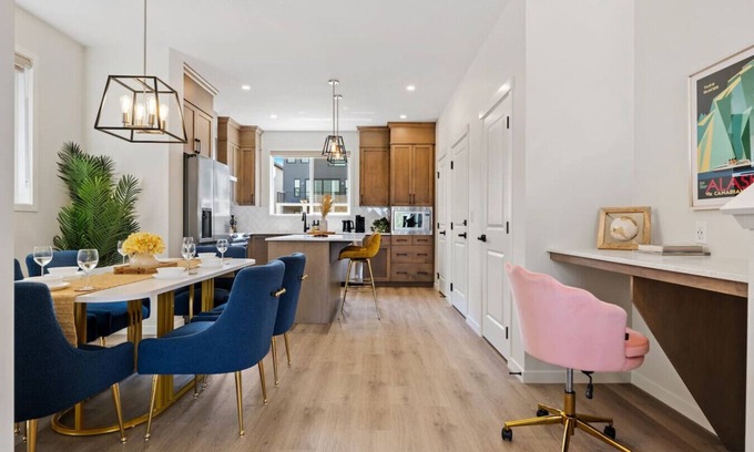 Calgary Casa | Glacier Ridge Retreat 4BR Home Sleeps 14