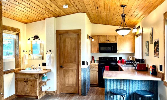 Columbia Falls Casa | Glacier's Edge Cabins
