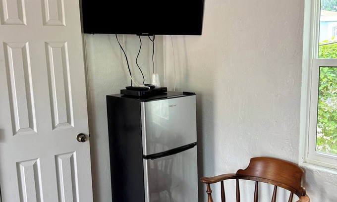East Naples Hotel | Glades Motel