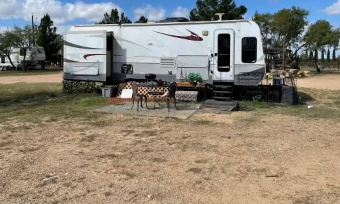 Millersview Casa | Glam Camper in Lakeside Vineyard