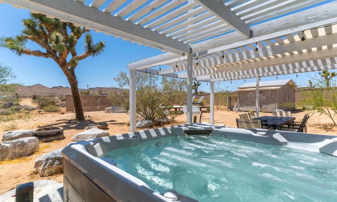 Yucca Valley Casa | Glamingo Cabin