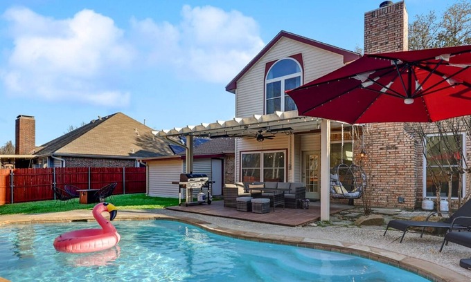 Mesquite Casa | Glamorous 4BR/2.5B Home with Pool, Game Room & Fire Pit