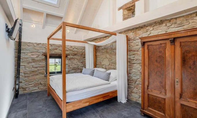 Kronenburg Casa | Glamorous Cottage Chimney Sauna