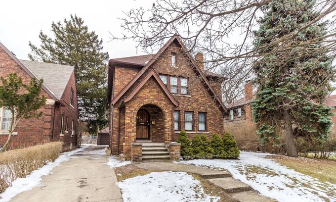 Detroit Casa | Glamorous Green Beauty