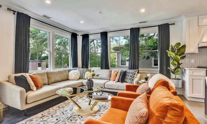 Jamaica Plain Apartamento | Glamorous Treetop Escape | near T